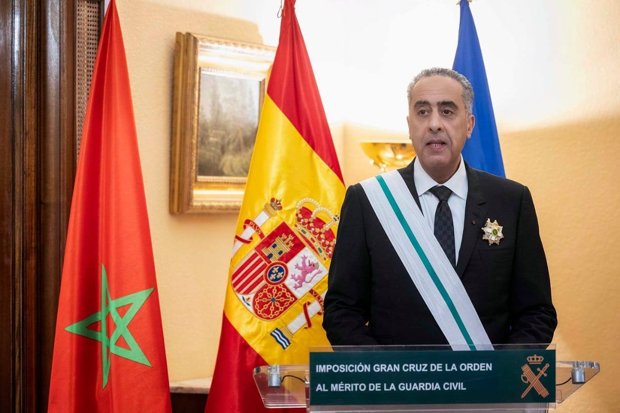 المدير العام للأمن الوطني ولمراقبة التراب الوطني يتقلَّد وسام الصليب الأكبر للاستحقاق للحرس المدني الإسباني (بلاغ DGSN/DGST) 2 1000380407