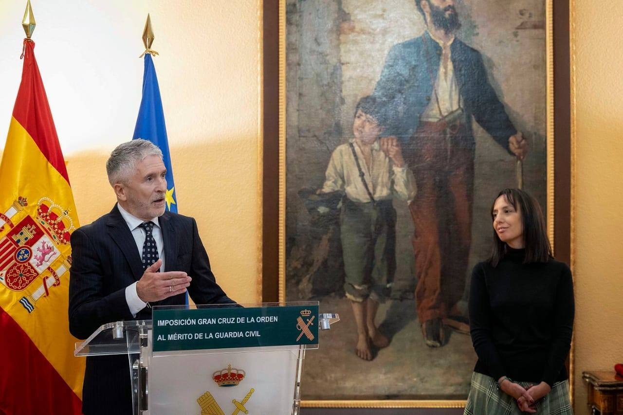 المدير العام للأمن الوطني ولمراقبة التراب الوطني يتقلَّد وسام الصليب الأكبر للاستحقاق للحرس المدني الإسباني (بلاغ DGSN/DGST) 3 1000380408