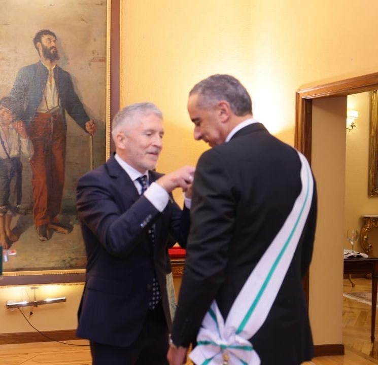 المدير العام للأمن الوطني ولمراقبة التراب الوطني يتقلَّد وسام الصليب الأكبر للاستحقاق للحرس المدني الإسباني (بلاغ DGSN/DGST) 5 1000380410