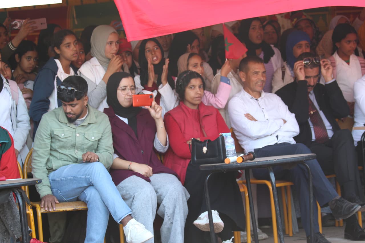 ابن احميدة الصويرة….الثانوية الإعدادية عمر بن جلون بزاوية إبن احميدة: أمسية وطنية خالدة تضيء سماء التميز والوفاء للوطن. 3 1000380969