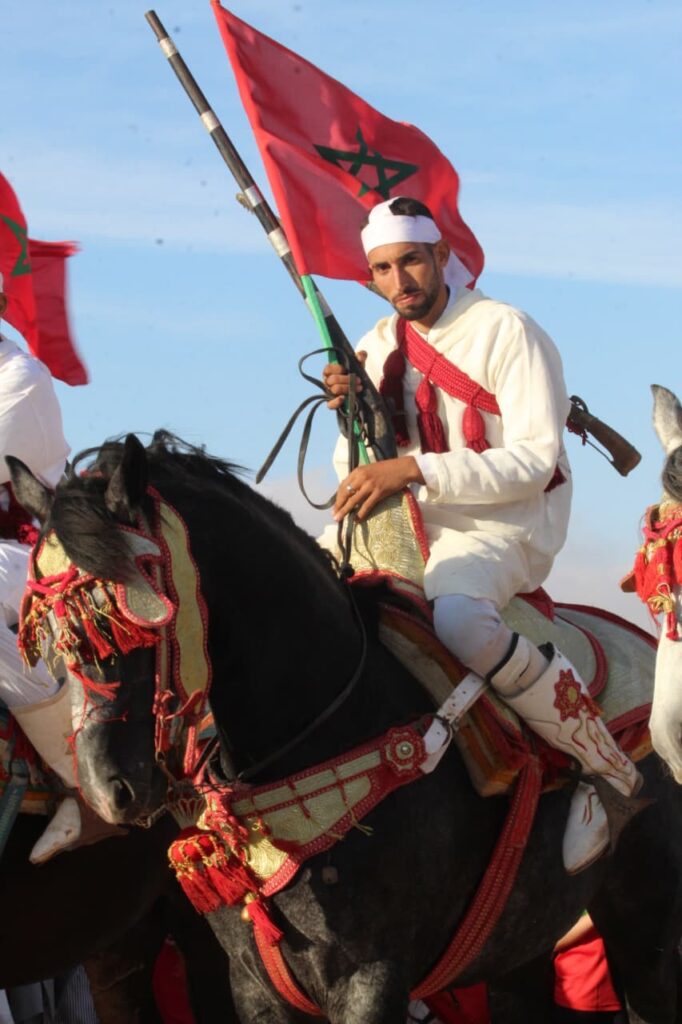 ابن احميدة الصويرة….الثانوية الإعدادية عمر بن جلون بزاوية إبن احميدة: أمسية وطنية خالدة تضيء سماء التميز والوفاء للوطن. 6 1000380973