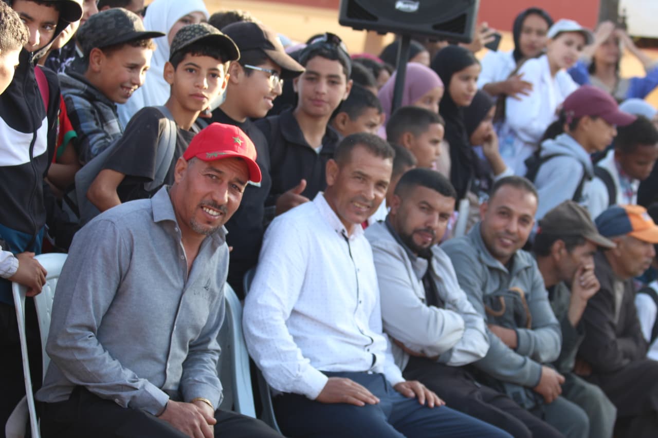 ابن احميدة الصويرة….الثانوية الإعدادية عمر بن جلون بزاوية إبن احميدة: أمسية وطنية خالدة تضيء سماء التميز والوفاء للوطن. 8 1000380975