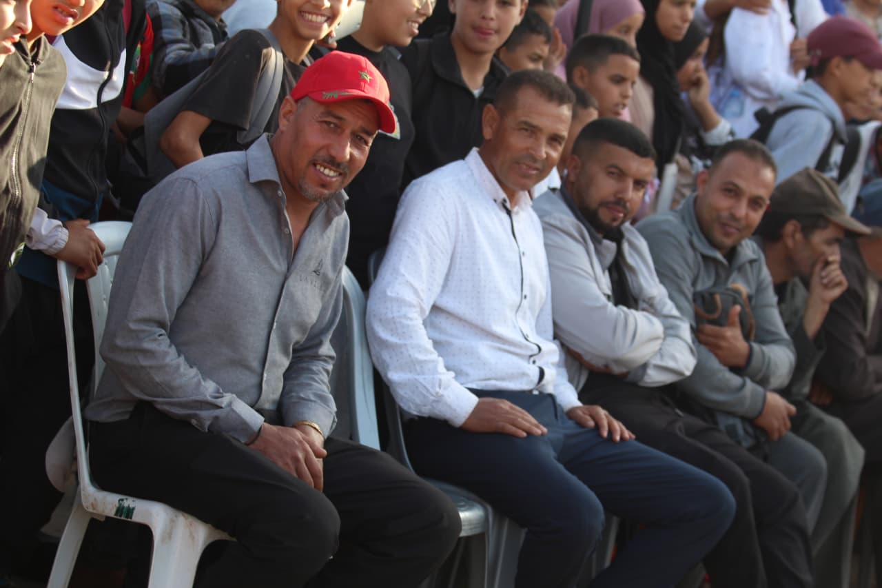 ابن احميدة الصويرة….الثانوية الإعدادية عمر بن جلون بزاوية إبن احميدة: أمسية وطنية خالدة تضيء سماء التميز والوفاء للوطن. 9 1000380981