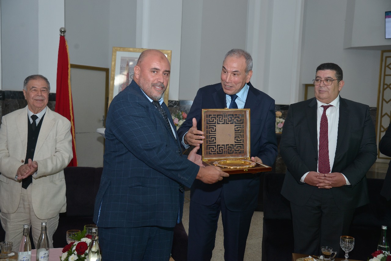 تكريم الأستاذ بوشعيب محب الرئيس الأول السابق لمحكمة الاستئناف بطنجة 16 1000382247