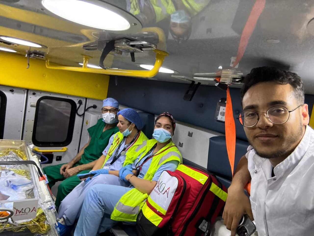 العيون : وزارة الصحة و الحماية الاجتماعية تؤمن نقلا جويا استعجاليا لرضيع حديث الولادة في وضعية حرجة 2 1000388059