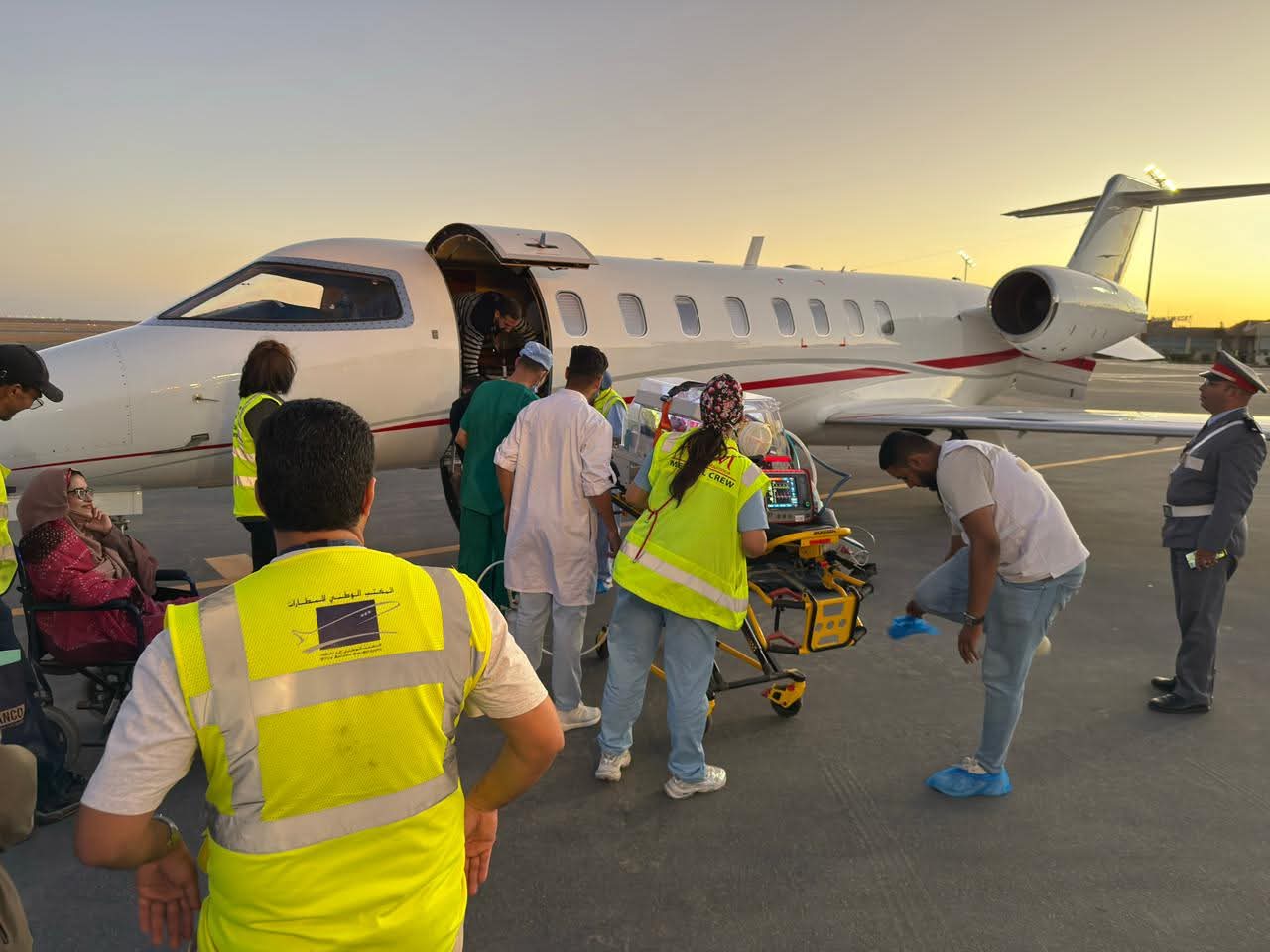 العيون : وزارة الصحة و الحماية الاجتماعية تؤمن نقلا جويا استعجاليا لرضيع حديث الولادة في وضعية حرجة 9 1000388067