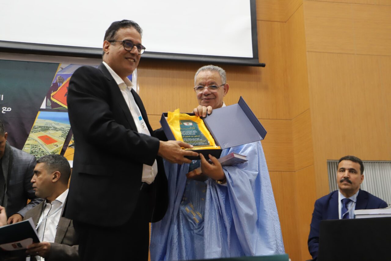 ندوة وطنية حول قضية الصحراء المغربية في ضوء "القرار الأممي الأخير … 7 1000390156