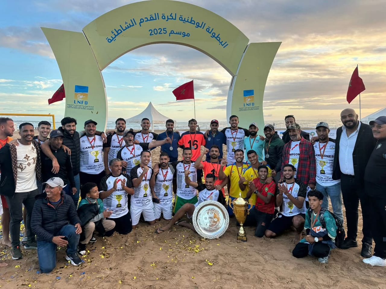 أمل موكادور لكرة القدم الشاطئية بطلا للمغرب لسنة 2025 4 1000390400