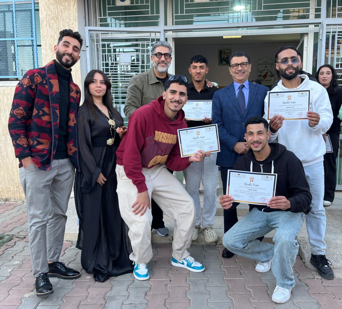 تيفلت..حضور رئيس الجماعة وأعضاء عن المجلس لليوم الختامي للدورة التكوينية في الارتجال المسرحي لدار الشباب 9 يوليوز. 17 1000393334