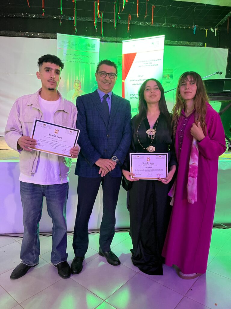 تيفلت..حضور رئيس الجماعة وأعضاء عن المجلس لليوم الختامي للدورة التكوينية في الارتجال المسرحي لدار الشباب 9 يوليوز. 4 1000393335