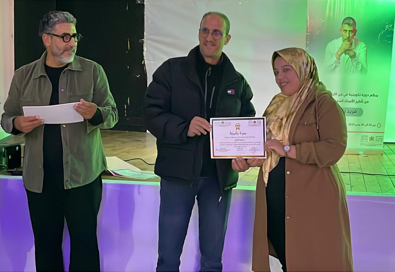 تيفلت..حضور رئيس الجماعة وأعضاء عن المجلس لليوم الختامي للدورة التكوينية في الارتجال المسرحي لدار الشباب 9 يوليوز. 12 1000393341