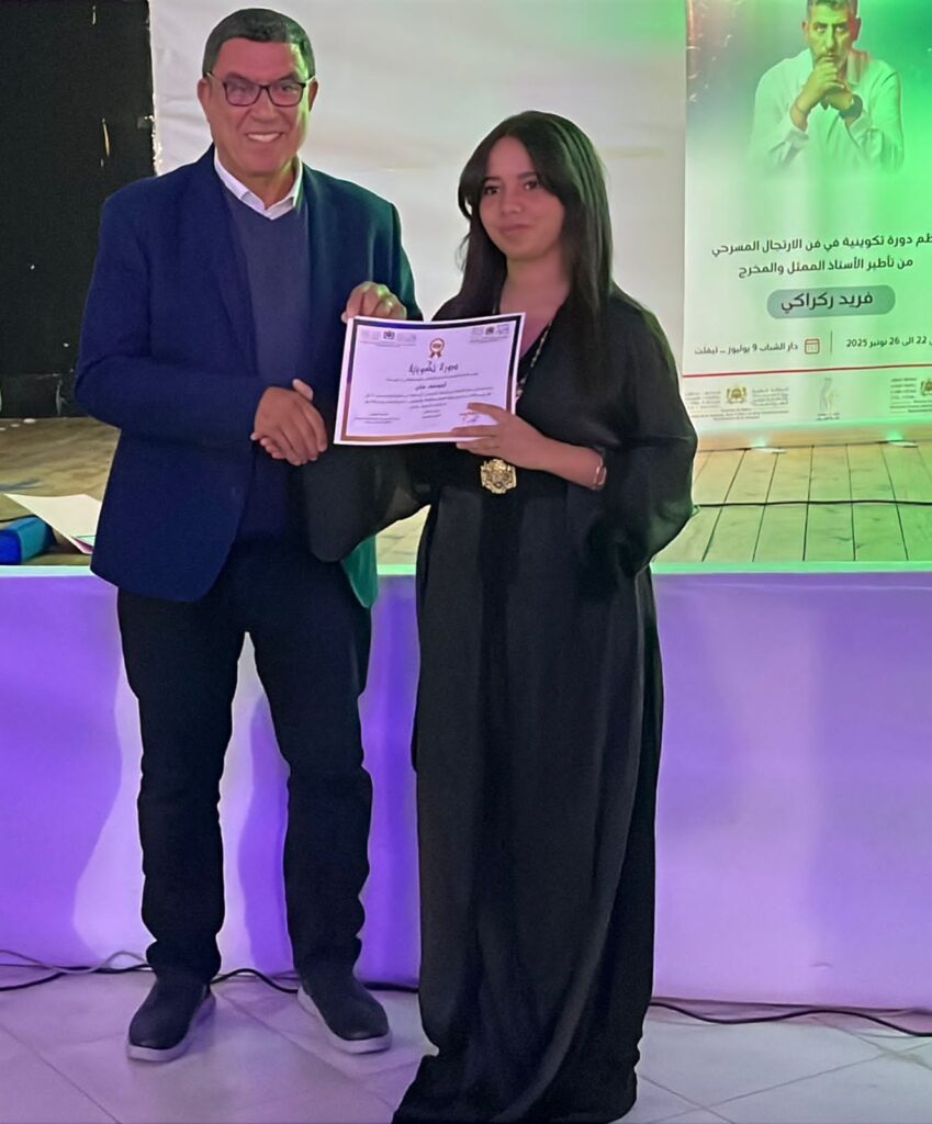 تيفلت..حضور رئيس الجماعة وأعضاء عن المجلس لليوم الختامي للدورة التكوينية في الارتجال المسرحي لدار الشباب 9 يوليوز. 13 1000393342