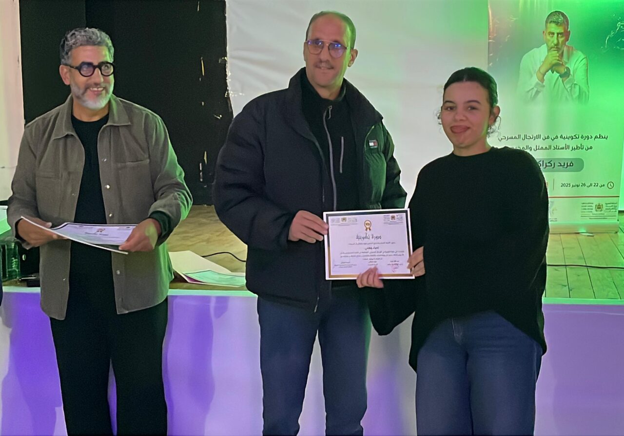 تيفلت..حضور رئيس الجماعة وأعضاء عن المجلس لليوم الختامي للدورة التكوينية في الارتجال المسرحي لدار الشباب 9 يوليوز. 8 1000393344