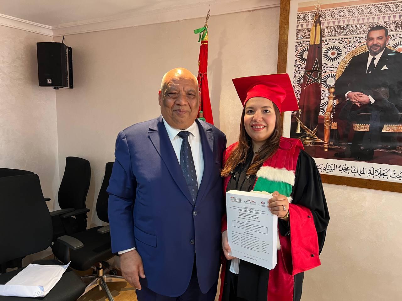 بالصور : الدكتورة زينب الزعيم تنال شهادة الدكتوراه بميزة “مشرف جداً” عن أطروحة حول حكامة الفيدراليات البيمهنية لقطاع الدواجن 10 1000396853