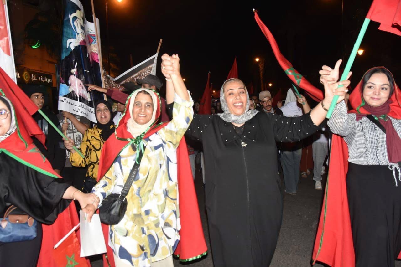 بالصور : ثورية الخليفي رئيسة جمعية “نور الهبة” قلعة السراغنة.. ثورية الخليفي رئيسة جمعية “نور الهبة” تشارك في احتفالات الساكنة بقرار مجلس الأمن الداعم لمغربية الصحراء 1 IMG 20251101 WA0037