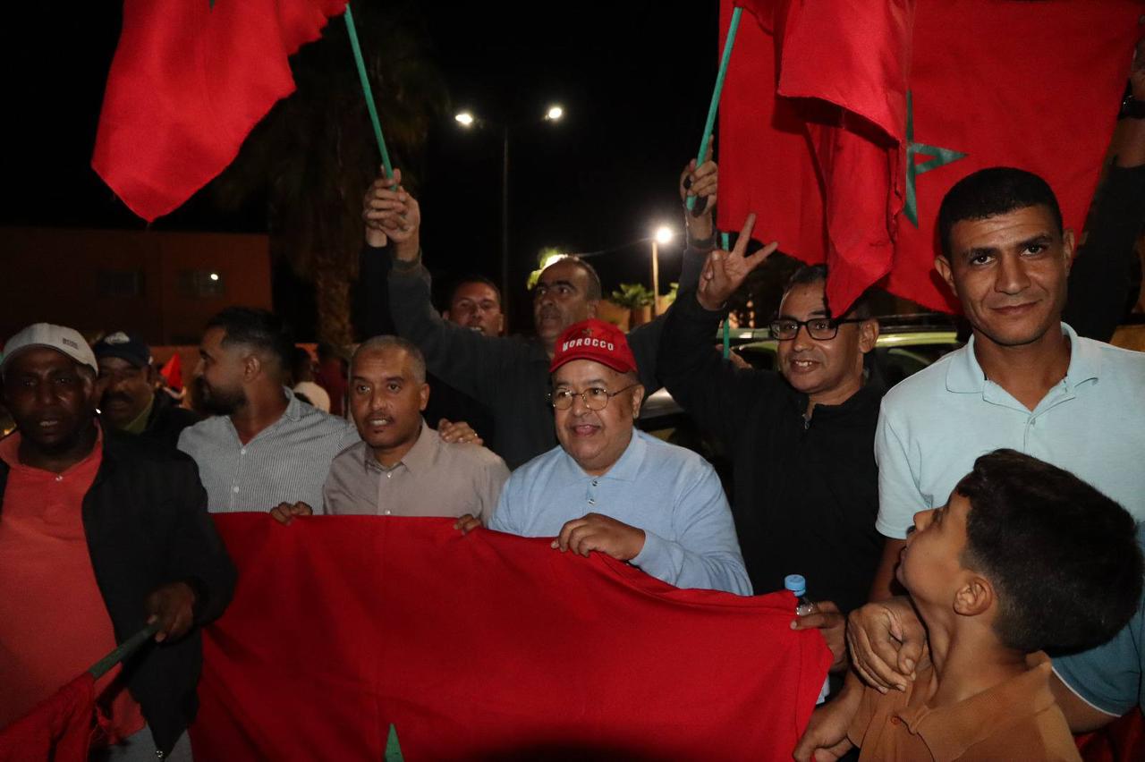 بالصور : احتفالات شعبية ومسيرات حاشدة ابتهاجاً بقرار مجلس الأمن الداعم لمغربية الصحراء بمشاركة النائب البرلماني عبد الرحيم واعمرو بسيدي رحال إقليم قلعة السراغنة 1 IMG 20251101 WA00421