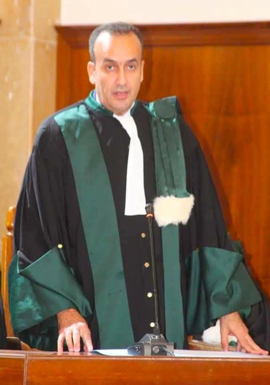 الأستاذ ياسين مخلي وكيل الملك بصفرو هامة قانونية في محراب العدالة 1 IMG 20251109 WA0104