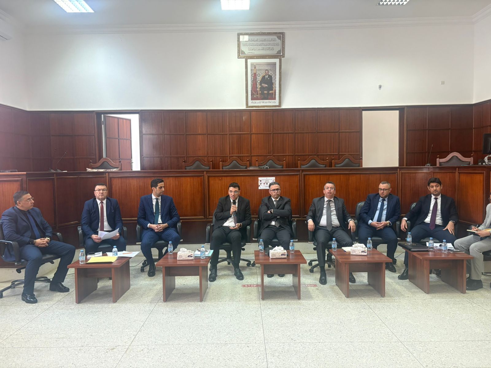 قضاة وموظفو المحكمة الابتدائية بأصيلة يقدمون قراءة في قانون المسطرة الجنائية. 1 IMG 20251119 WA0086