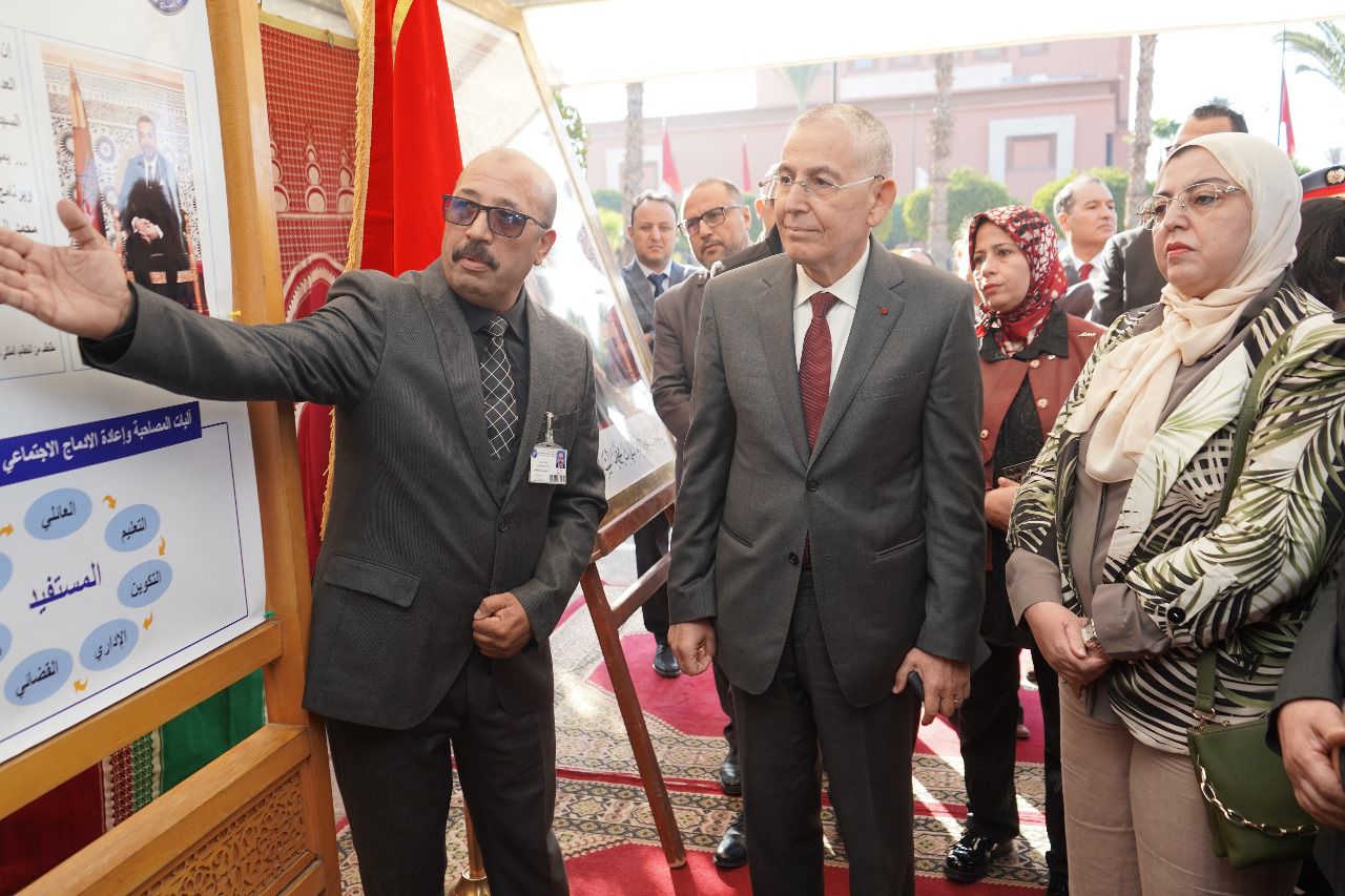 بالصور : مؤسسة محمد السادس لإعادة إدماج السجناء: حفل تسليم تجهيزات مشاريع الإدماج لفائدة المستفيدين من طرف والي جهة مراكش-آسفي 1 IMG 20251120 WA0042