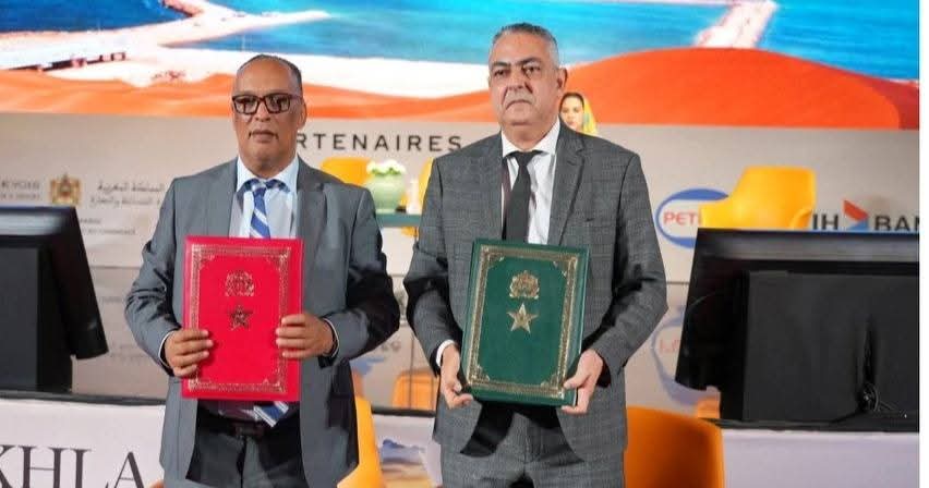 شراكة لوجيستية واعدة… أنوار أربعي يمثّل جهة الشمال في توقيع اتفاقية مع غرفة الداخلة 1 IMG 20251130 WA0001