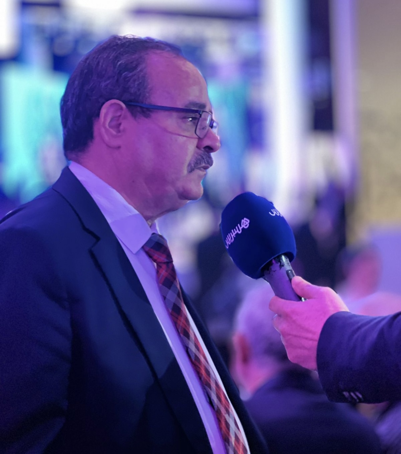 حسن البهروتي يتوج بجائزة مهرجان الذاكرة المشتركة بالناظور عن فيلمه "استقلال الجزائر: قضية مغربية" 1 IMG 5127