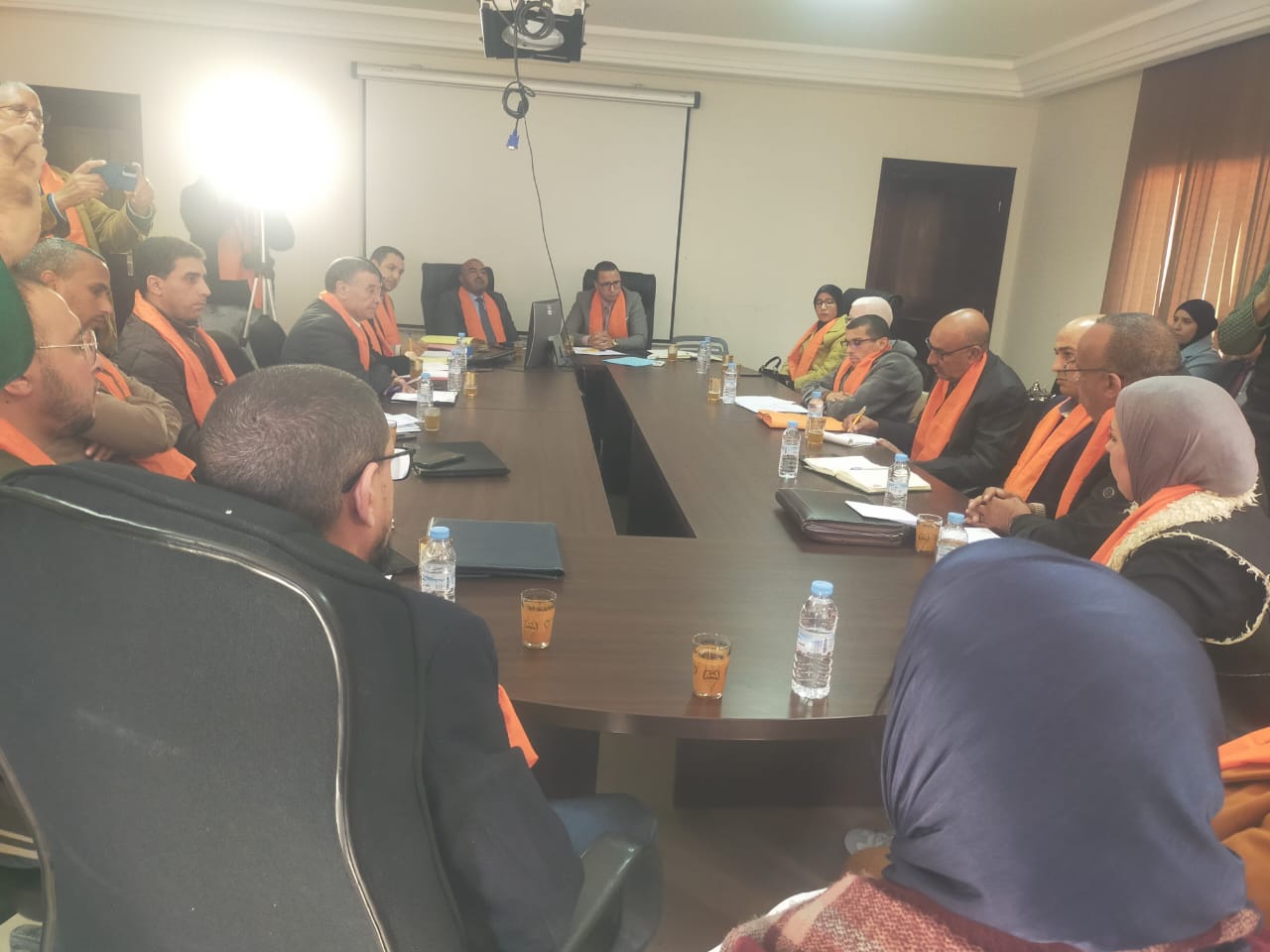 قلعة السراغنة : وكيل الملك يترأس إجتماعا تنسيقيا مع مختلف القطاعات والمؤسسات العمومية بالإقليم وذلك في إطار الحملة الوطنية 23 للعنف ضد النساء تحت شعار"معا لتكريس حق المرأة في حياة خالية من العنف الواقعي والرقمي" . 11 1000397311