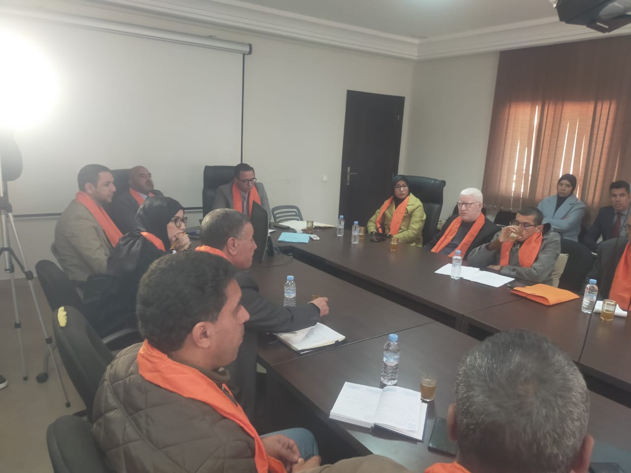 قلعة السراغنة : وكيل الملك يترأس إجتماعا تنسيقيا مع مختلف القطاعات والمؤسسات العمومية بالإقليم وذلك في إطار الحملة الوطنية 23 للعنف ضد النساء تحت شعار"معا لتكريس حق المرأة في حياة خالية من العنف الواقعي والرقمي" . 10 1000397314