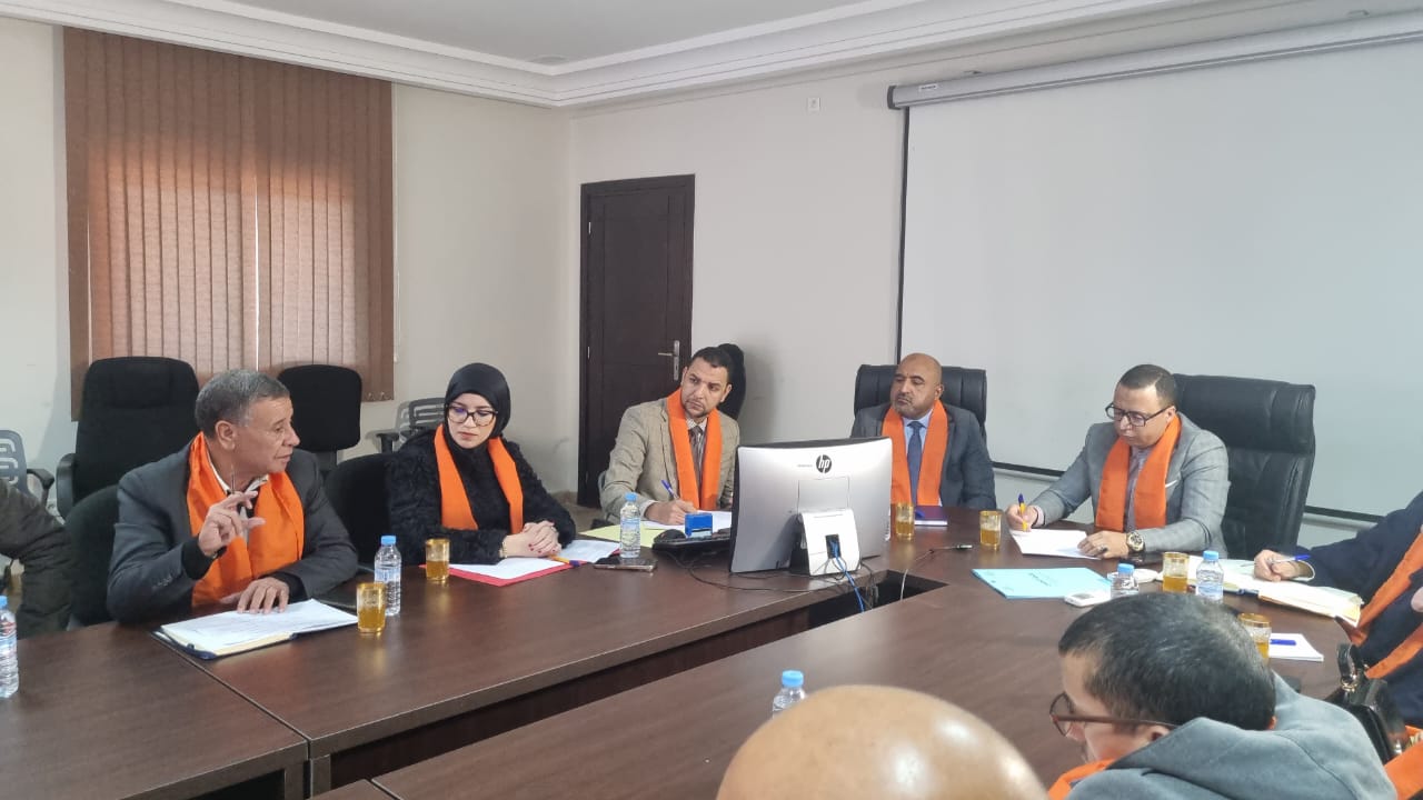 قلعة السراغنة : وكيل الملك يترأس إجتماعا تنسيقيا مع مختلف القطاعات والمؤسسات العمومية بالإقليم وذلك في إطار الحملة الوطنية 23 للعنف ضد النساء تحت شعار"معا لتكريس حق المرأة في حياة خالية من العنف الواقعي والرقمي" . 5 1000397315