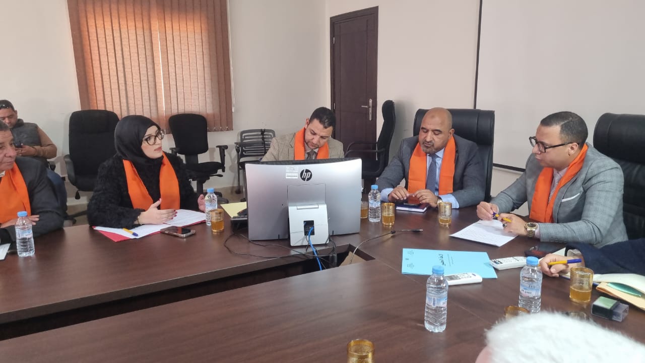 قلعة السراغنة : وكيل الملك يترأس إجتماعا تنسيقيا مع مختلف القطاعات والمؤسسات العمومية بالإقليم وذلك في إطار الحملة الوطنية 23 للعنف ضد النساء تحت شعار"معا لتكريس حق المرأة في حياة خالية من العنف الواقعي والرقمي" . 7 1000397317