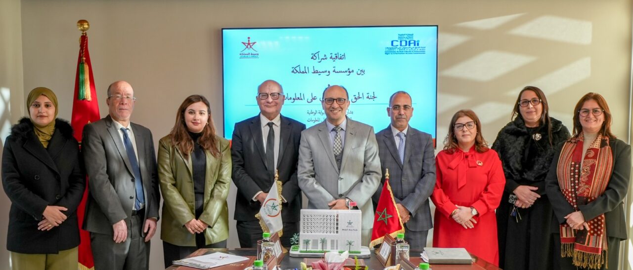 بلاغ صحفي: مؤسسة وسيط المملكة ولجنة الحق في الحصول على المعلومات تعززان تعاونهما من أجل شفافية أكبر للإدارة العمومية 2 1000397435