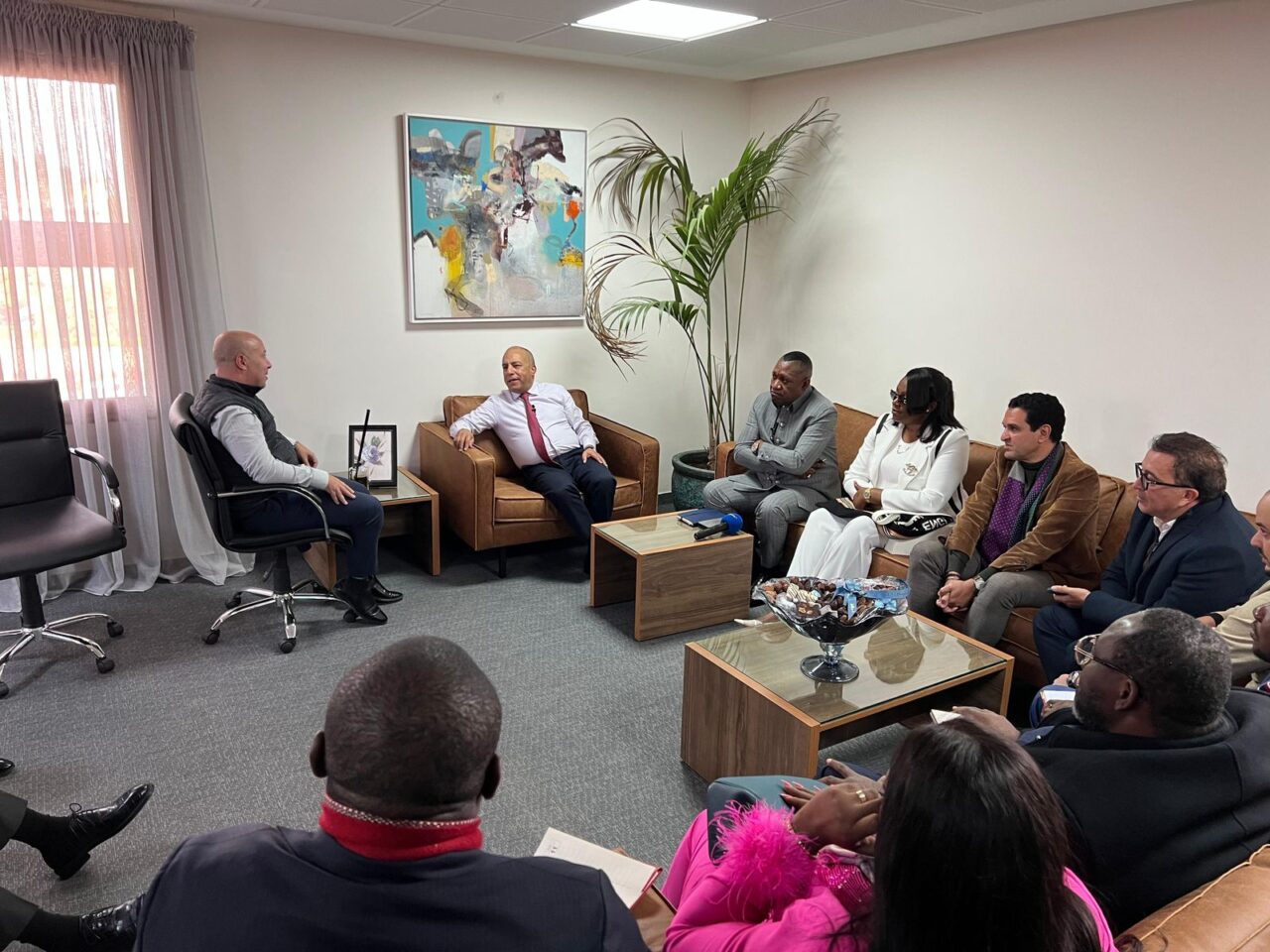 المفتش العام للمالية بالكونغو الديمقراطية في زيارة رسمية للمديرية الجهوية للضرائب بمراكش آسفي 8 1000398160