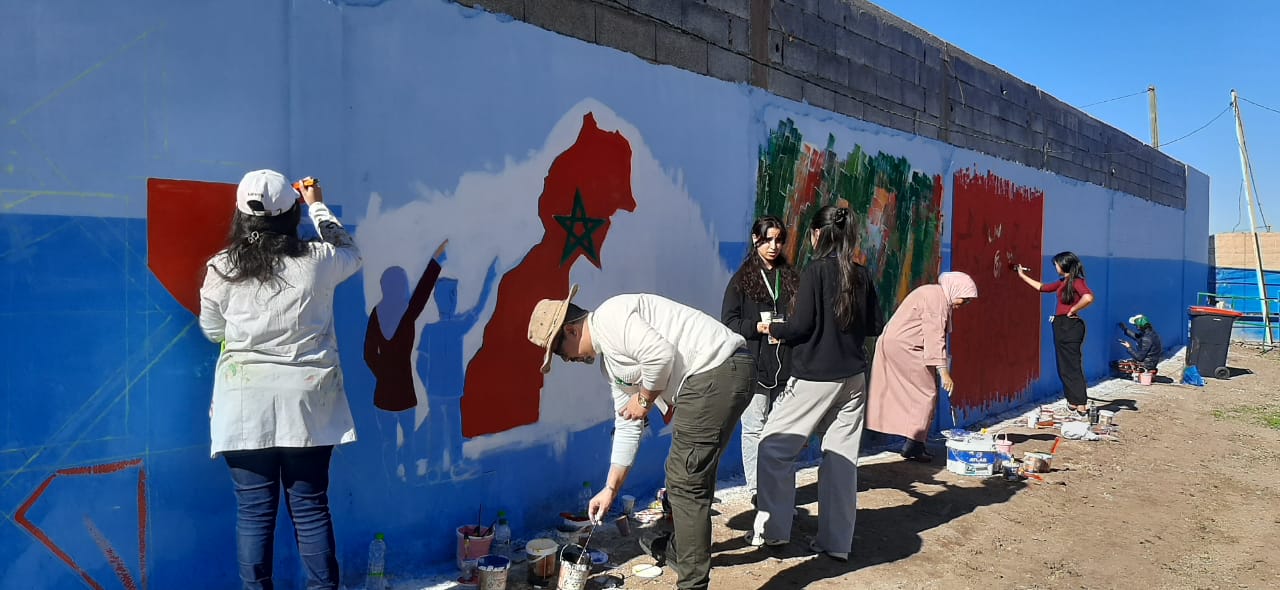 ملتقى "نوافذ 18" بسطات يخرج إلى الشارع العام برسائل فنية وطنية. 2 1000400845