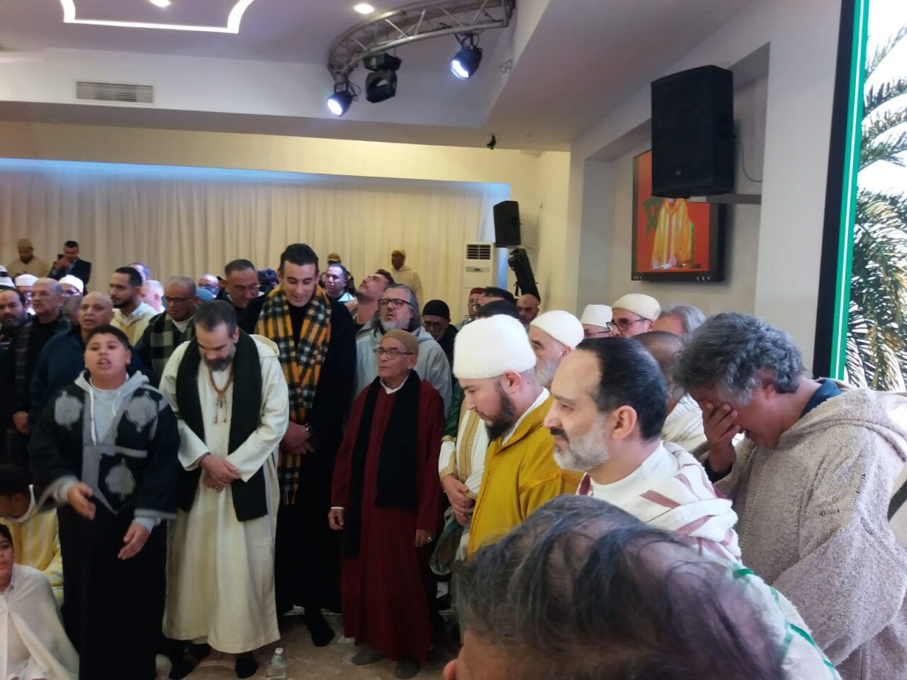 سيدي معاذ القادري بودشيش يحيي أمسية الفتح الرباني لمغربية الصحراء بطنجة 5 1000401592