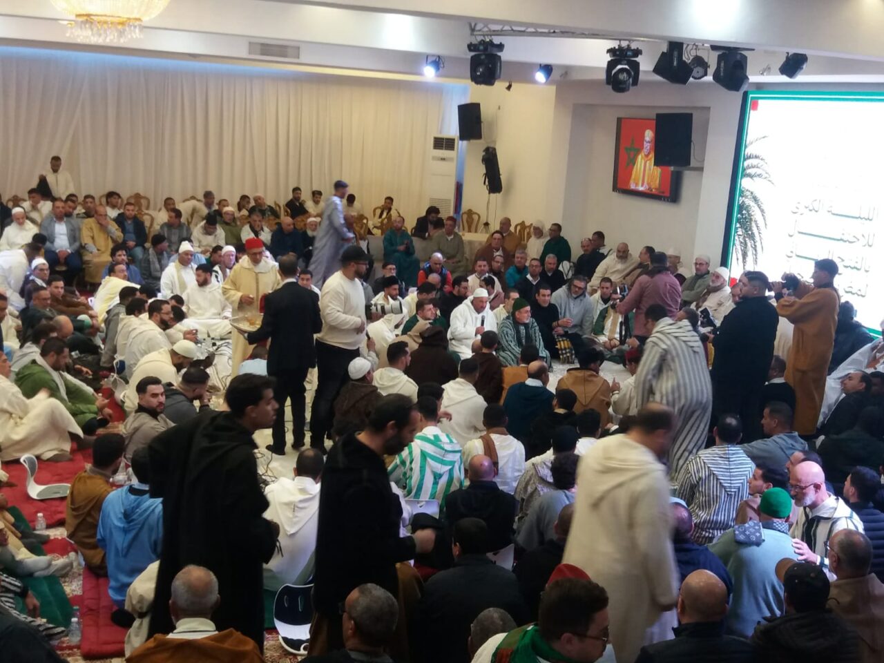 سيدي معاذ القادري بودشيش يحيي أمسية الفتح الرباني لمغربية الصحراء بطنجة 6 1000401593