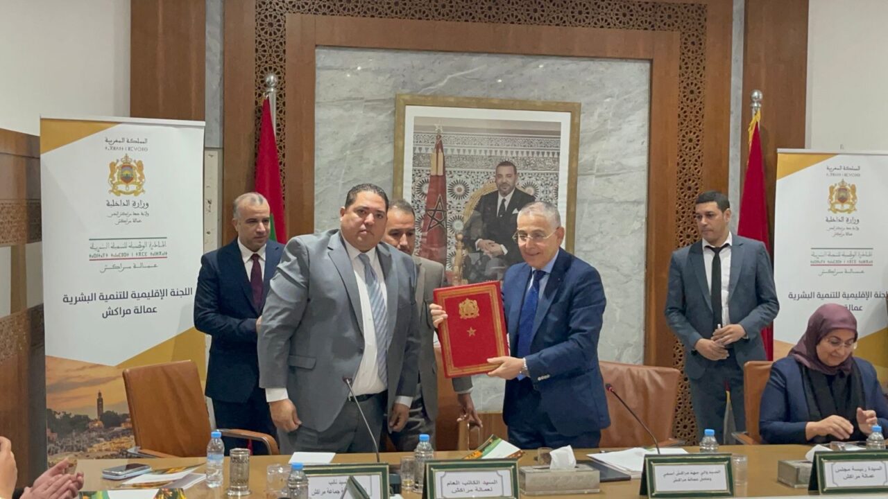 بالصور : والي جهة مراكش آسفي يترأس اجتماع اللجنة الإقليمية للتنمية البشرية ويصادق على الشطر الثاني من مشاريع 2025 2 1000402618