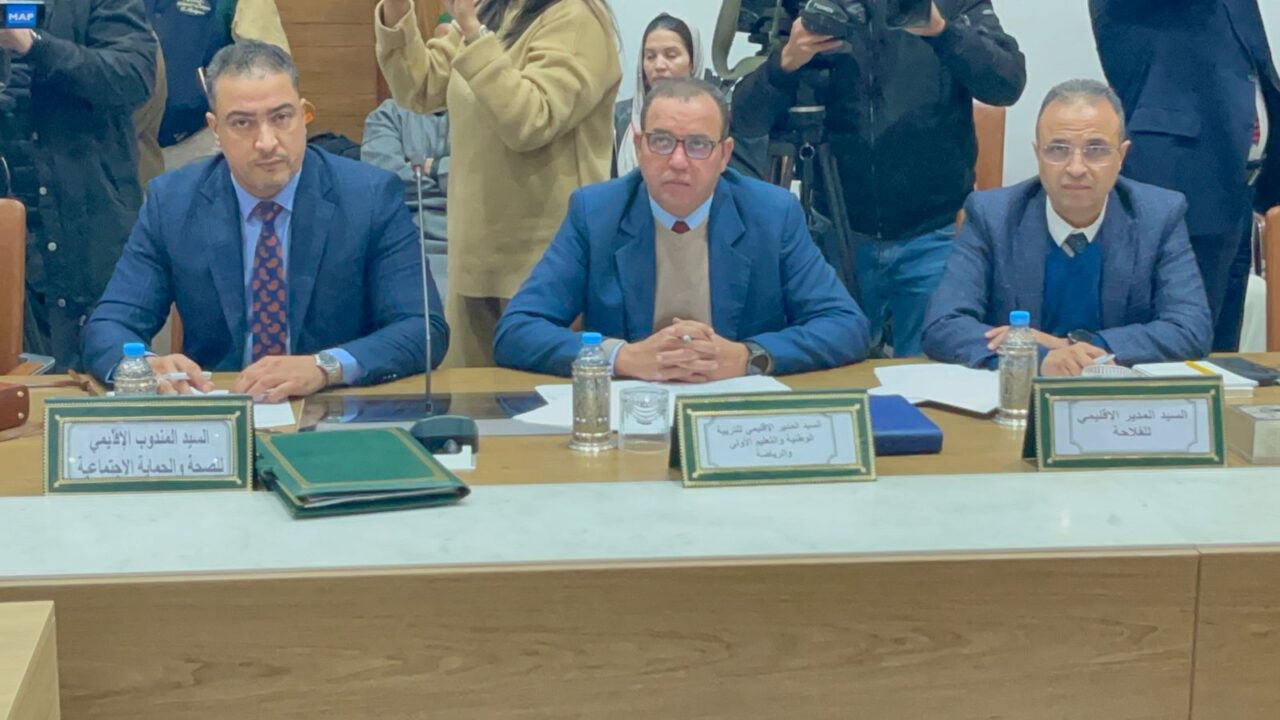 بالصور : والي جهة مراكش آسفي يترأس اجتماع اللجنة الإقليمية للتنمية البشرية ويصادق على الشطر الثاني من مشاريع 2025 5 1000402621