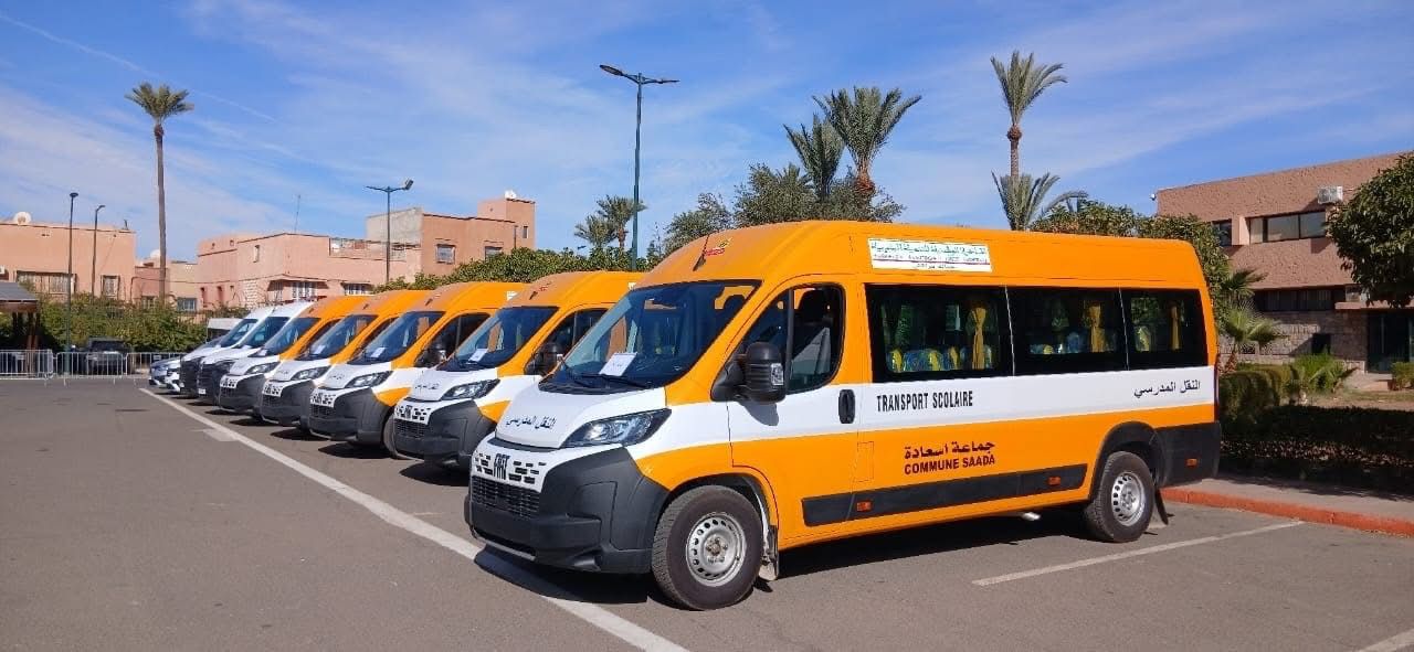 بالصور : رئيس جماعة تاسلطانت عبد القادر لحباب يتسلّم حافلتين للنقل المدرسي بعد ترافع مستمر من أجل دعم تمدرس أبناء الجماعة 2 1000403692