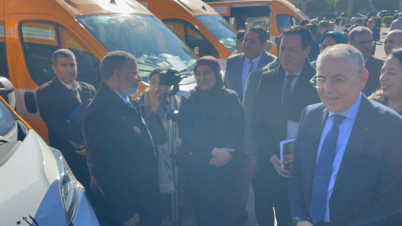 بالصور : رئيس جماعة تاسلطانت عبد القادر لحباب يتسلّم حافلتين للنقل المدرسي بعد ترافع مستمر من أجل دعم تمدرس أبناء الجماعة 6 1000403696