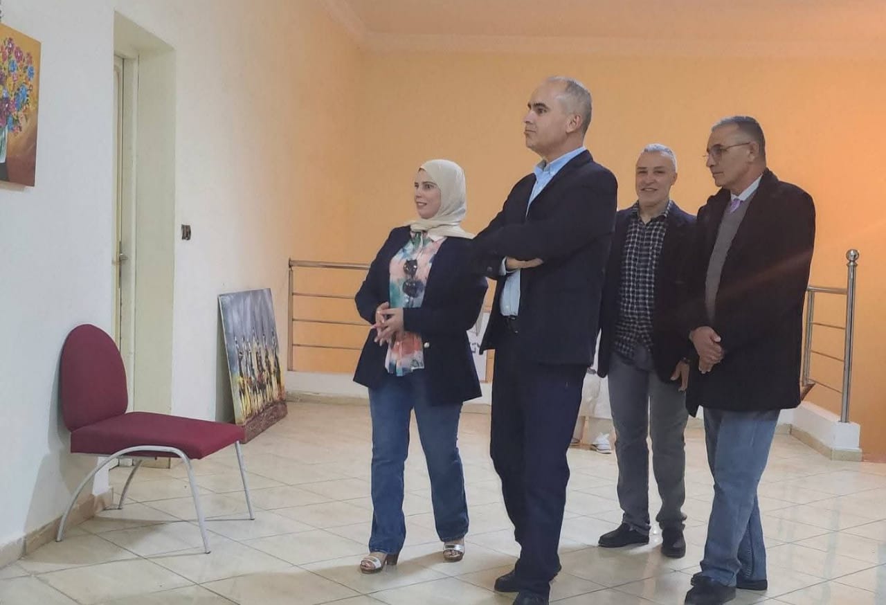 جرسيف : عامل الإقليم يدعم الإبداع الفني باقتناء لوحات تشكيلية 3 1000404041