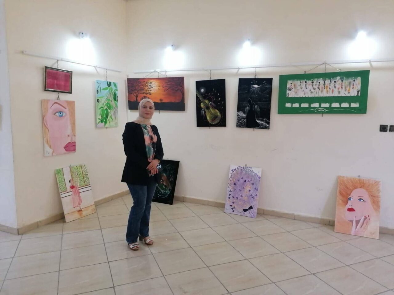 جرسيف : عامل الإقليم يدعم الإبداع الفني باقتناء لوحات تشكيلية 4 1000404042