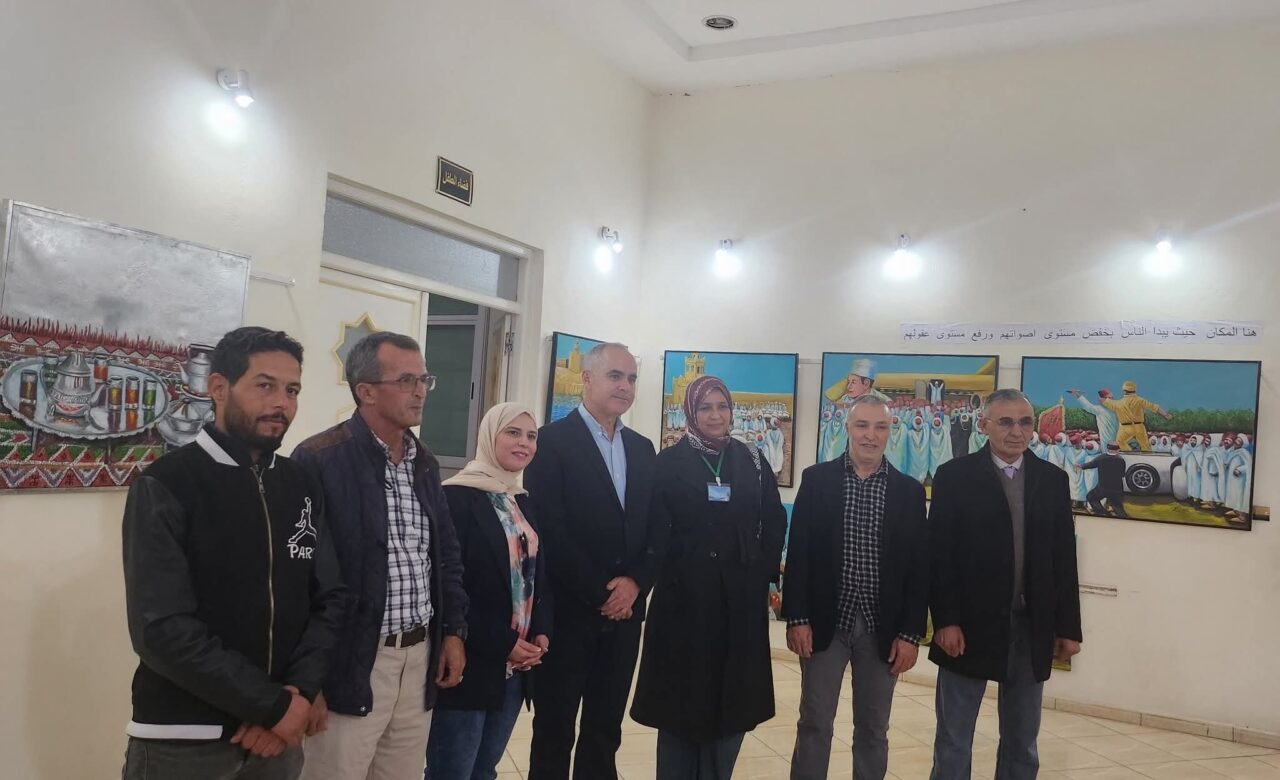 جرسيف : عامل الإقليم يدعم الإبداع الفني باقتناء لوحات تشكيلية 6 1000404044