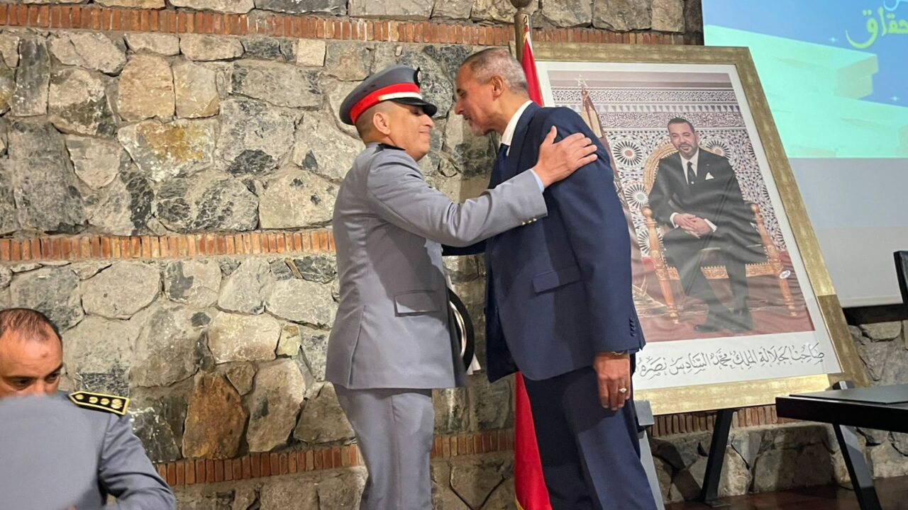 بالصور : رحال المفتي، قائد مركز الدرك الملكي بأولاد حسون، يُتوَّج أفضل مساعد أول على مستوى محكمة الاستئناف بمراكش لسنة 2025 4 1000404156