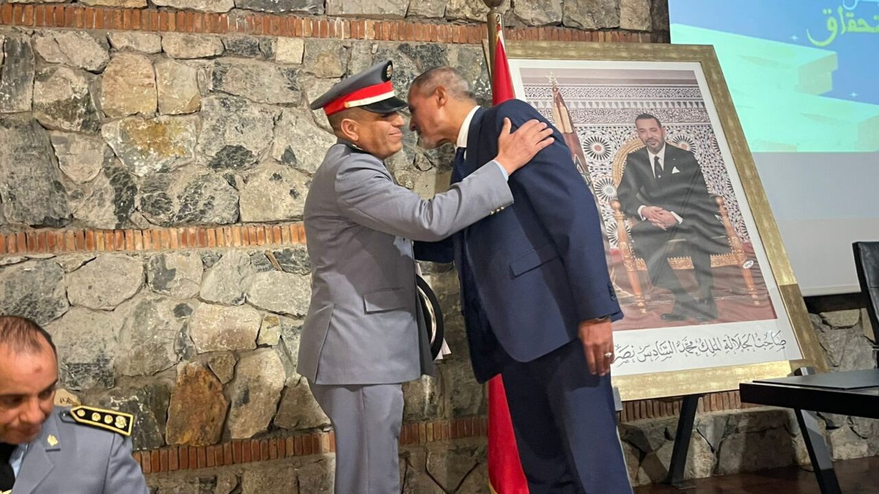بالصور : رحال المفتي، قائد مركز الدرك الملكي بأولاد حسون، يُتوَّج أفضل مساعد أول على مستوى محكمة الاستئناف بمراكش لسنة 2025 5 1000404157
