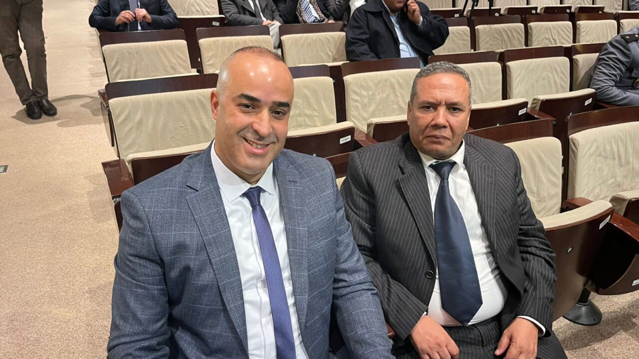 بالصور : فؤاد بلقاضي، رئيس الفرقة المحلية للشرطة القضائية بالعطاوية، يُتوَّج بجائزة الاستحقاق بحضور والي أمن مراكش 4 1000404305