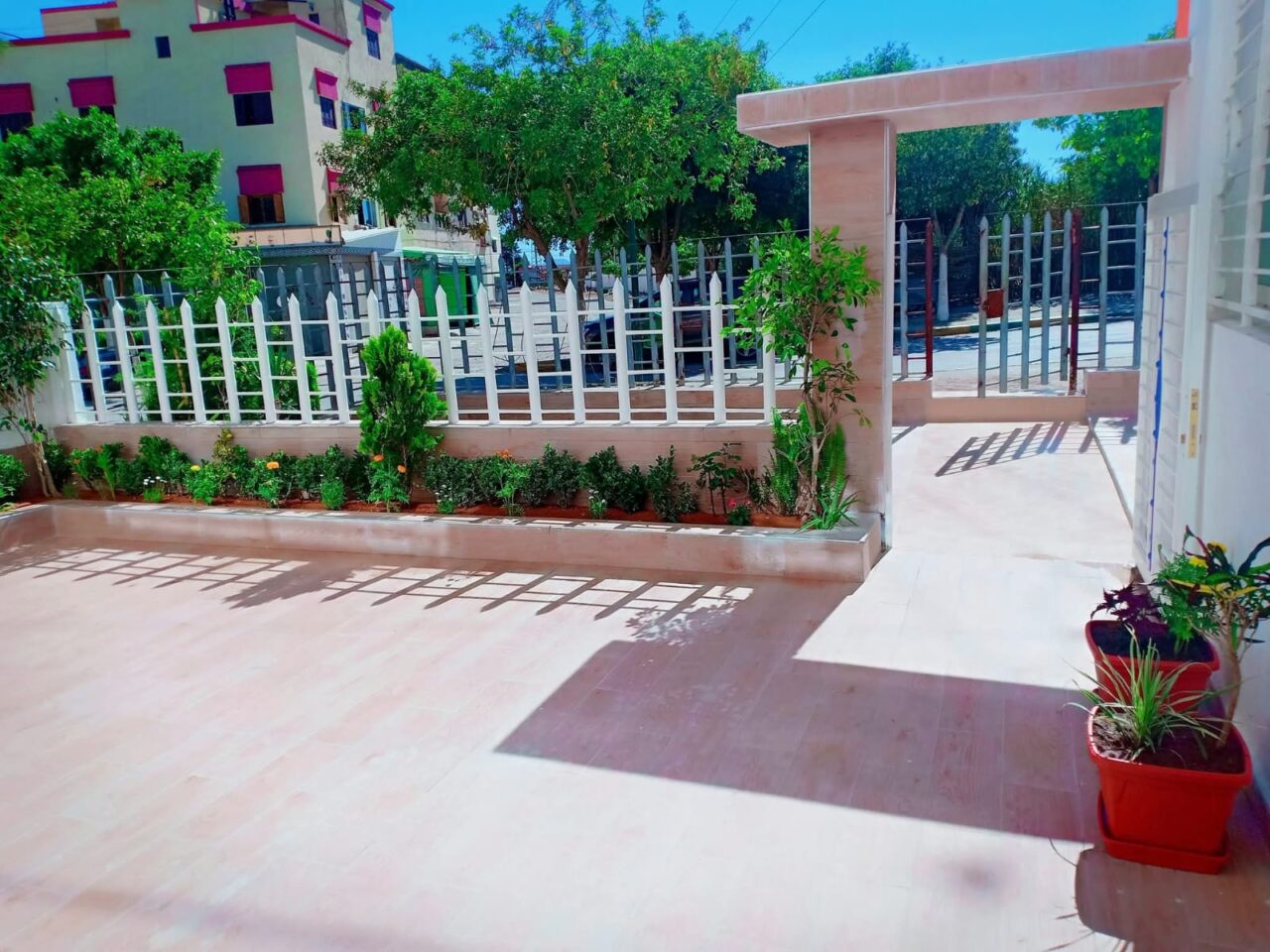 تيسة مرة أخرى مدرسة تشيد على أرض للدولة ودون احترام التصاميم 3 1000405281