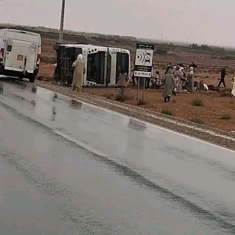 كلميم : انقلاب حافلة للمسافرين بالطريق الجهوية 121 الرابطة بين بين كلميم و بويرزكارن عبر جماعة تكانت 13 1000405902