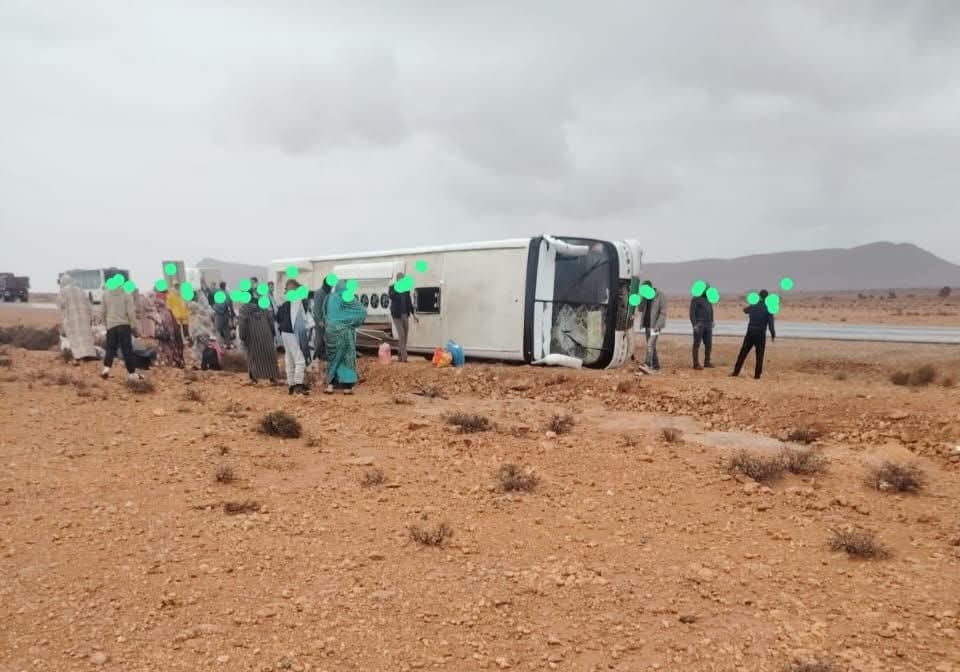 كلميم : انقلاب حافلة للمسافرين بالطريق الجهوية 121 الرابطة بين بين كلميم و بويرزكارن عبر جماعة تكانت 8 1000405903