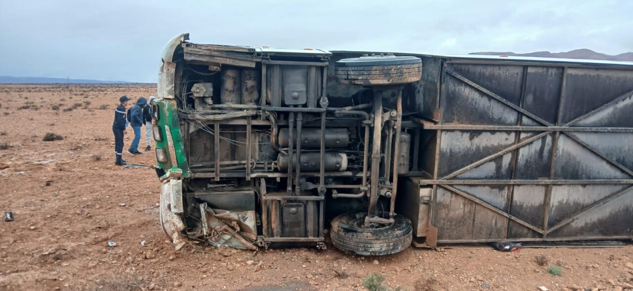 كلميم : انقلاب حافلة للمسافرين بالطريق الجهوية 121 الرابطة بين بين كلميم و بويرزكارن عبر جماعة تكانت 9 1000405904