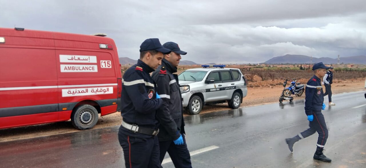 كلميم : انقلاب حافلة للمسافرين بالطريق الجهوية 121 الرابطة بين بين كلميم و بويرزكارن عبر جماعة تكانت 5 1000405906