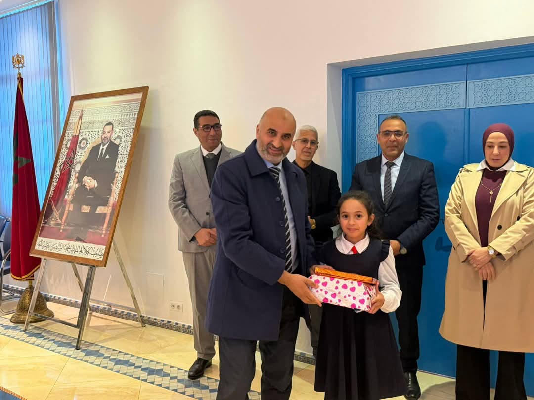 حملة تحسيسية وتوعوية تحت شعار " المدرسة.. فضاء لبناء الإنسان وترسيخ قيم المواطنة". 3 1000406061